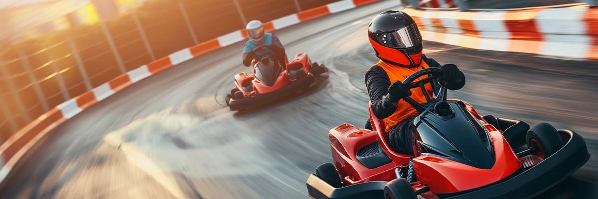 immagine di go-kart che corrono